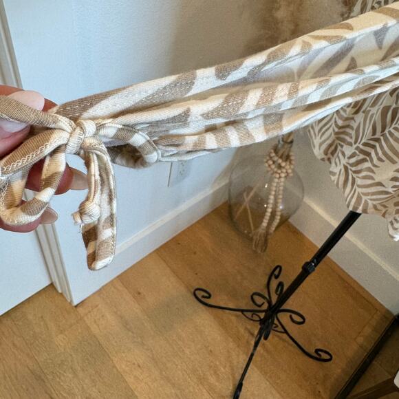 Tart Long Split Sleeve Neutral Leaf Pattern V-Neck Romper Small - Picture 9 of 10